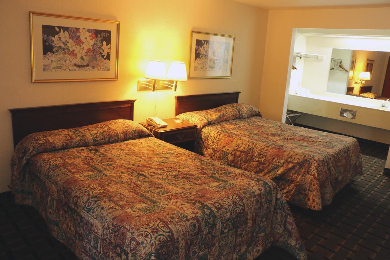 Bed Ford Inn Erie Bagian luar foto
